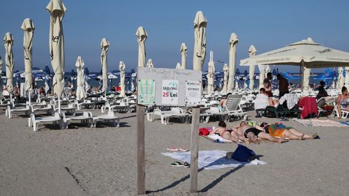 Ministrul Turismului, întrebat dacă litoralul românesc i se pare scump: ”În anumite situații da/ Nu îmi explic cum o parte din români preferă la anumite preţuri, în anumite locaţii, să meargă în concediu. Îşi permit că altfel nu înţeleg”