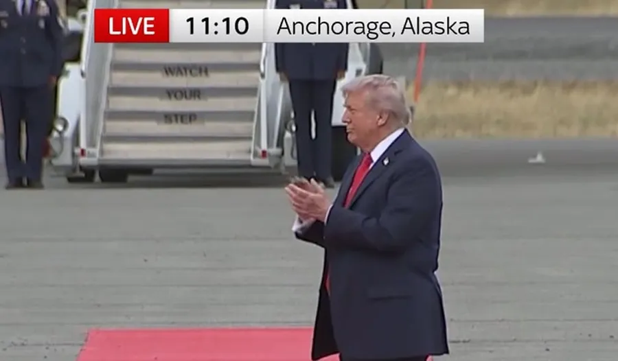 Trump il aplauda pe Putin la intalnirea din Alaska