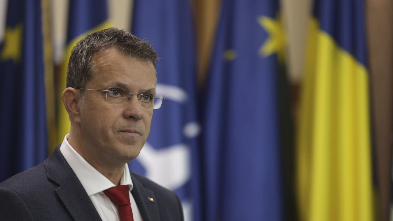 Investigație Libertatea: Cum și-a falsificat ministrul Apărării, Ionuț Moșteanu, primul CV ca membru al Guvernului pentru a intra în Consiliul de Administrație al Tarom / Universitatea Athenaeum: „Nu a fost niciodată student la noi”