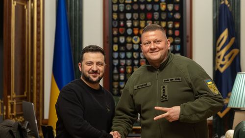 Fostul șef al armatei ucrainene, considerat principalul rival politic al lui Zelenski, dezvăluie că biroul său a fost percheziționat în 2022 de Serviciul de Informații al Ucrainei și dă vina pe președinte pentru eșecul contraofensivei din 2023