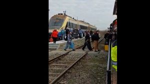 VIDEO INTERVIU Tineri voluntari, la Iași, în sprijinul refugiaților: centralizare de traducători, de spații de cazare și donații