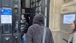 Alerte cu bomba în secții de votare din București și Brașov, în ultimele ore de vot la alegerile prezidențiale din Moldova / Diaspora votează în număr record / Toate alertele, false