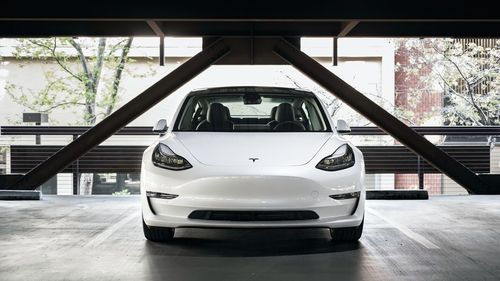 Tesla pierde 80 miliarde de dolari din capitalizarea bursieră după avertismentul lui Musk privind vânzările