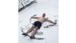 VIDEO „Duș” în zăpadă, în Italia, în luna iulie / La Pasul Stelvio (2.757 metri) a venit iarna