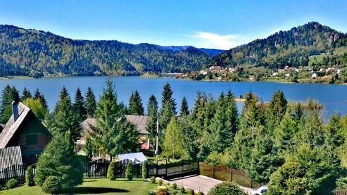 Continuă căutările tânărului de 22 ani dispărut în lacul Colibiţa