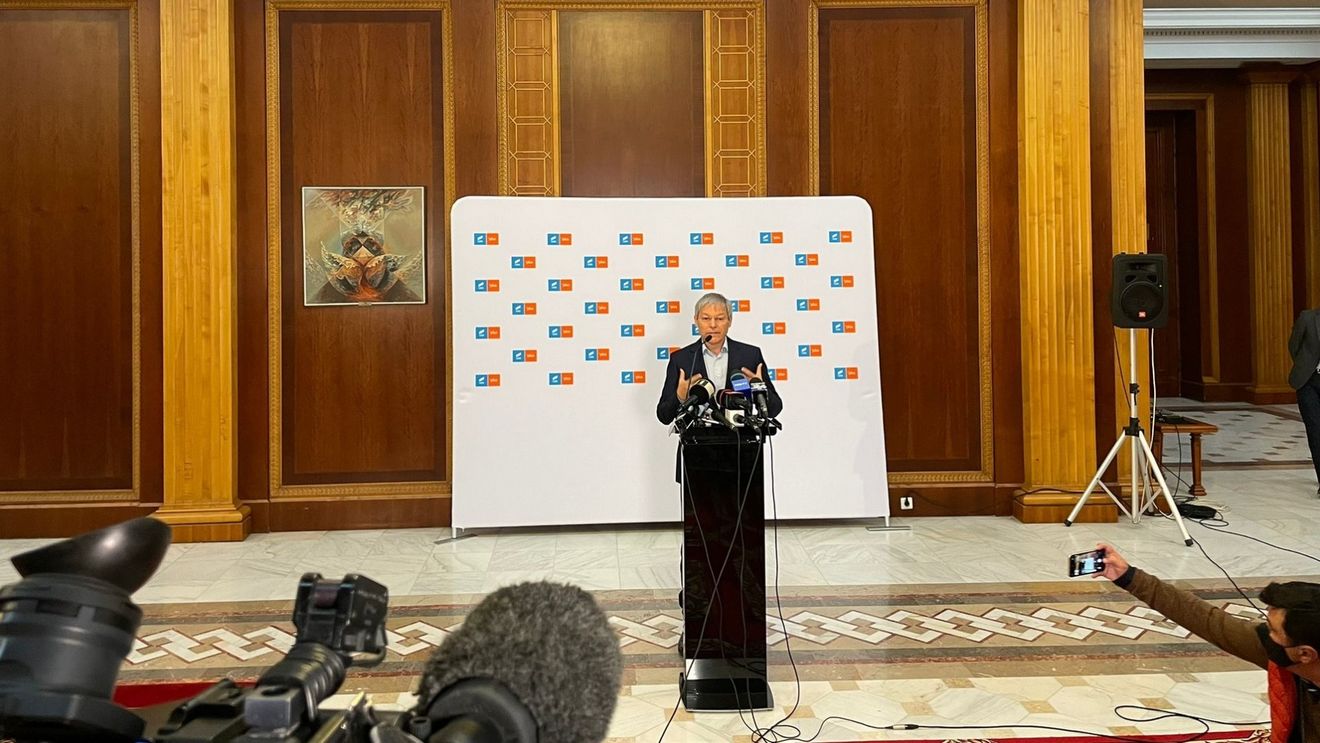 Cioloș: Propunem reducerea TVA la energie de la 19% la 5% sau exceptarea de la plata certificatelor verzi / Miercuri ne întâlnim cu PNL / Nu contează unde discutăm cu PNL, chiar și la un bar în oraș