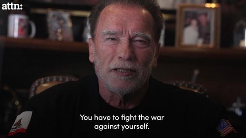 Arnold Schwarzenegger, împotriva urii: Tot ceea ce nu te face fericit în viaţa ta nu este vina altora. Te va distruge. E mai uşor să urăşti decât să înveţi / Actorul a amintit şi de faptul că tatăl său a fost membru al partidului nazist