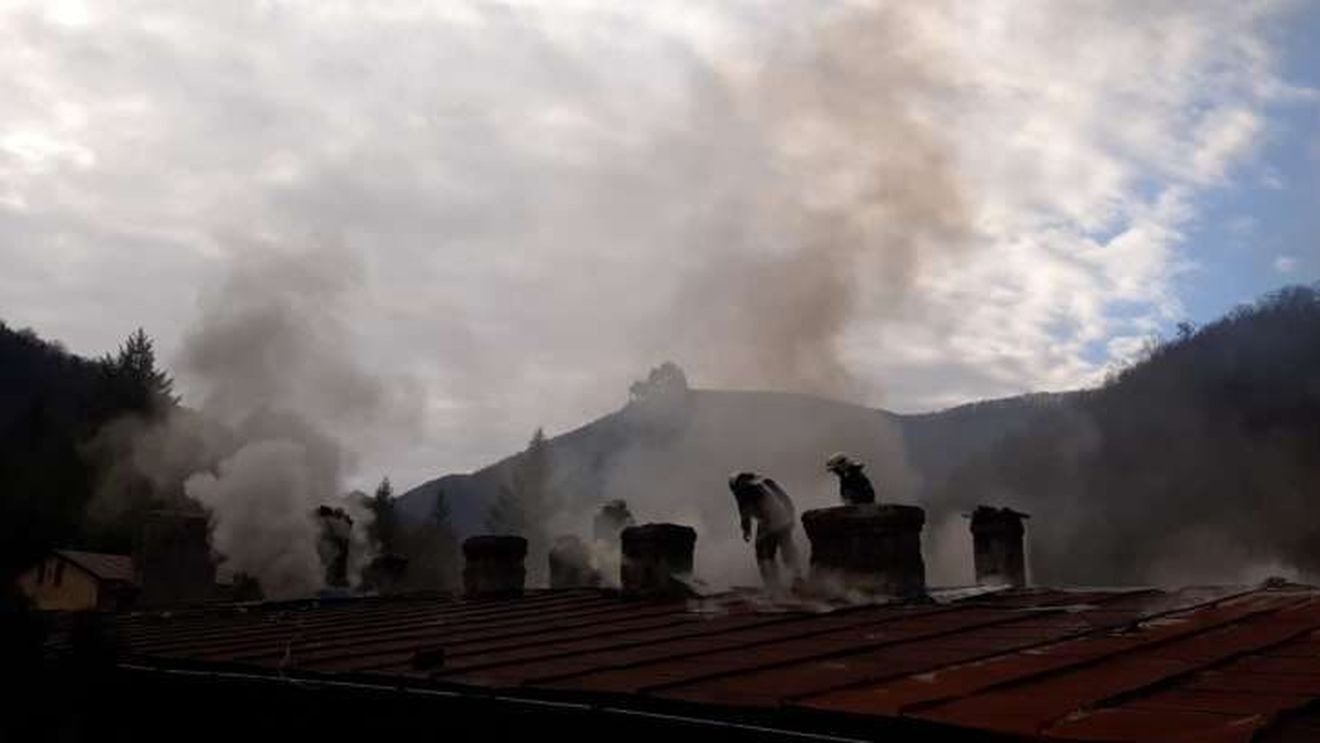Staţiunea Băile Herculane: Cauza incendiului la Vila Casino, un coș de fum care nu a fost curățat
