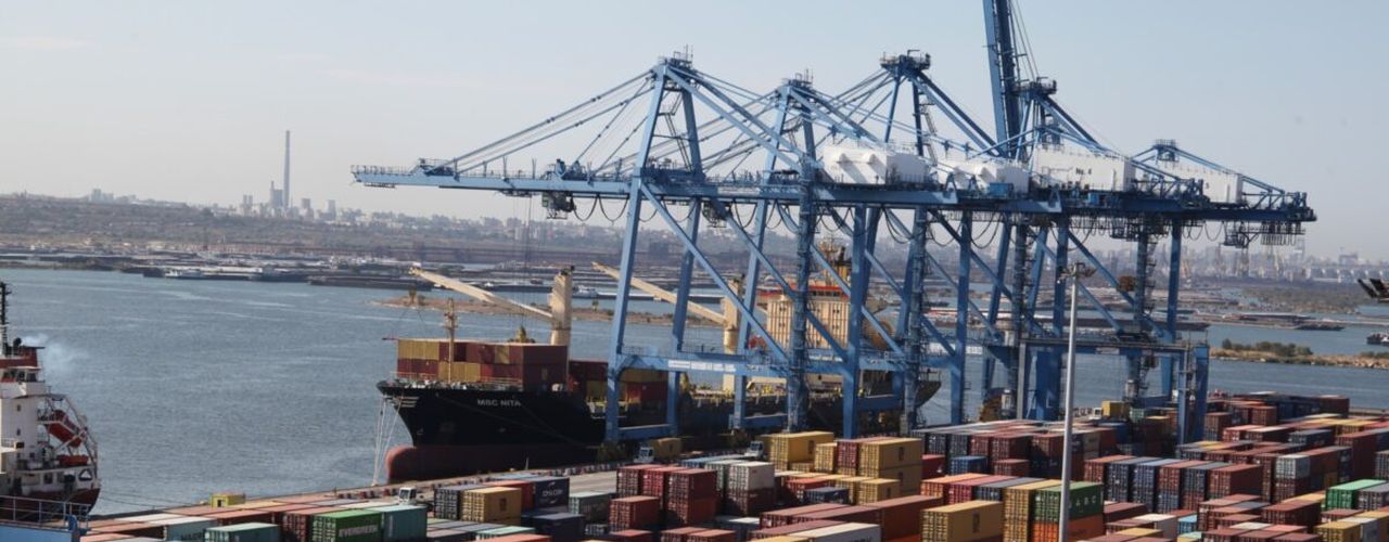 UPDATE Percheziții DIICOT în Vama Constanța și 36 de locații din 8 județe, într-un dosar de constituire de grup infracțional și contrabandă cu produse petroliere / Procurorii au găsit 2 milioane lei cash într-o mașină / Rețea formată în jurul a două companii de export