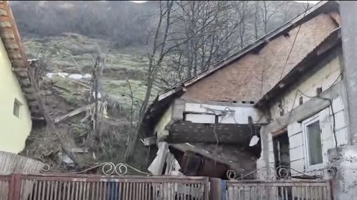 Primăria Slatina alocă sinistraţilor terenuri pentru case cu plata eşalonată în 10 ani / Șapte familii au fost evacuate din locuinţele de pe strada Grădişte, unde s-a produs o alunecare de teren