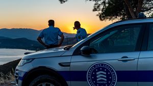 Peste 400 de persoane salvate în Marea Mediterană de poliţişti de frontieră români de la începutul anului, în misiuni FRONTEX