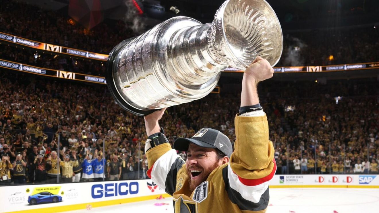 Echipa de hochei Las Vegas Golden Knights a cucerit pentru prima oară în istoria sa Cupa Stanley