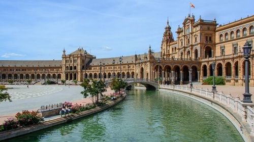 Spania: Guvernul interzice circulaţia pe timpul nopţii și instituie starea de urgenţă sanitară