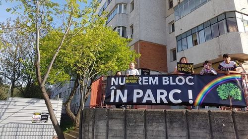 Scandal în Iași după ce primăria a autorizat construirea a două blocuri într-un parc