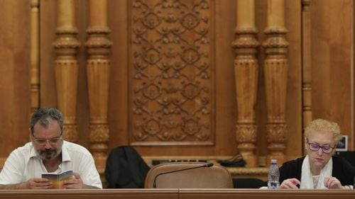 Comisiile juridice ale Parlamentului i-au validat pe toți cei trei candidaţi propuşi pentru Avocatul Poporului / Weber: Văd o delăsare din partea cetăţenilor când e vorba de drepturile lor / Eckstein-Kovacs a pledat ca instituţia Avocatului Poporului să fie una independentă