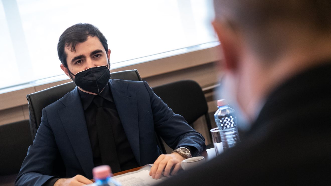 Senatorii PSD Lucian Romașcanu și Daniel Zamfir s-au declarat pentru eliminarea ”securiștilor și a fiilor lor” din funcții publice și i-au transmis inițiatorului proiectului, Claudiu Năsui, că ”riscă foarte mult”