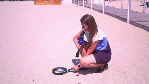 Experiment PRO TV: Nisipul de pe plajă este atât de fierbinte, încât poți prăji ouă. Primul Cod Roșu din ultimii 50 de ani