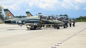 Cinci IAR-99 SM, gata să intre în serviciul activ al armatei române. Ce armament poate transporta avionul în cazul în care e nevoie să fie folosit în război? / Managerul de proiect: Aeronava este proiectată pentru școală