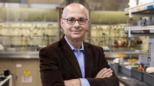 De la refugiat palestinian la laureat al Premiului Nobel pentru chimie, Omar Yaghi pledează pentru necesitatea de a susține cercetarea: “Fără finanțare, nu poți face știință”
