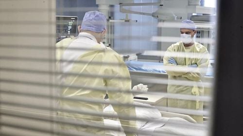 Ciolacu i-a vizitat pe pacienții transferați la Bruxelles după explozia de la Crevedia: Un tânăr de 22 de ani a fost detubat şi urmează să iasă de la ATI / Am vorbit cu soţia celui de-al doilea pompier, am încurajat-o şi am asigurat-o de tot sprijinul nostru