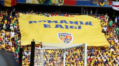 Publicație pro-guvernamentală de la Budapesta: Suporterii români afirmă în Ungaria ironic că nu cedează Transilvania / Deşi, din punct de vedere juridic este parte a României, cu toate acestea mai este şi a noastră