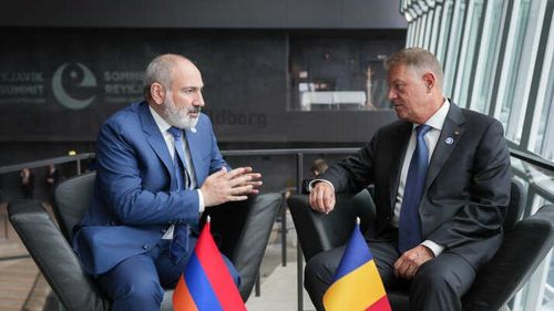 Iohannis, întrevedere bilaterală cu premierul Armeniei, Nikol Pashinyan, în marja participării la summitul şefilor de stat şi de guvern din statele membre ale Consiliului Europei