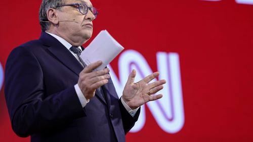 Antonescu, despre fiica sa: Nu ştiu viaţa mea cum ar fi fost şi dacă ar fi fost / Despre cel mai greu moment din campanie, când nu a dat mâna cu Ponta: Am realizat mai târziu că în sală este Irina, fiica sa şi Andrei, fiul său, am simţit o crispare