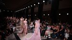 Elie Saab transformă haute couture într-un bal suprarealist pentru sezonul toamnă-iarnă 2026/2027 la Paris Haute Couture
