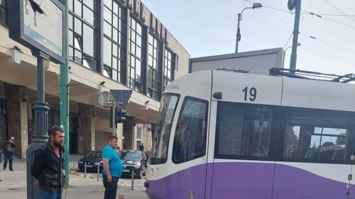 VIDEO Un tramvai a deraiat la Gara de Nord din Timișoara și a ajuns pe trotuar/ Liniile, proaspăt reabilitate