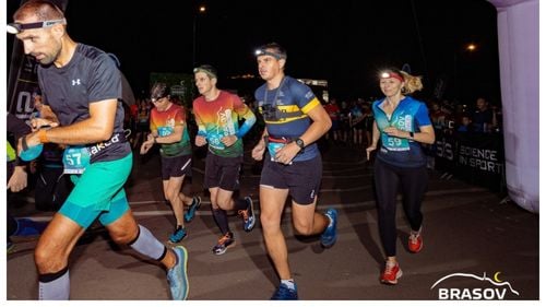 350 de alergători vor lua startul la un cros nocturn pe potecile de pe Tâmpa / Brașov Marathon Night Challenge se desfășoară sâmbătă