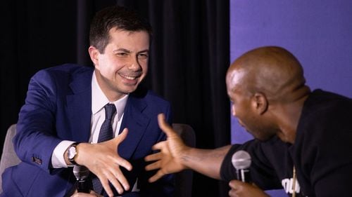 Surpriză în SUA: Pete Buttigieg (38 de ani) conduce în alegerile interne din Partidul Democrat după numărătoarea parțială a voturilor din Iowa