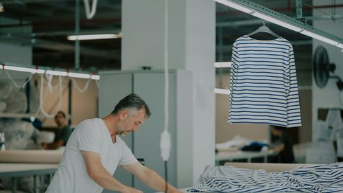 Angajatorii care încadrează persoane de peste 30 ani, pentru a le califica, primesc o subvenţie lunară de 2.250 lei/ucenic pentru întreaga perioadă a programului de ucenicie