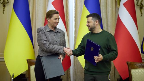 VIDEO Ucraina și Danemarca semnează un acord de securitate / Copenhaga va oferi Kievului asistență de "cel puțin 1,8 miliarde de euro în acest an", inclusiv avioane F-16 și muniție