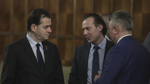 Orban aruncă cu săgeți spre Cîțu: Cine și-a asumat o țintă de vaccinare trebuia să o urmărească/ Premierul a lipsit de la ședința coaliției