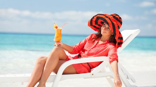 Ce purtăm la plajă / De ce nu este vorba doar despre costumul de baie, ci despre ținuta în întregime / Tendințele anului 2024 în moda estivală