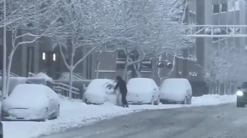 Peste 3.000 de zboruri anulate sau amânate din cauza unei furtuni în sudul Statelor Unite / Temperaturile au scăzut până la minus 18°C pe alocuri şi zeci de mii de oameni au rămas fără electricitate