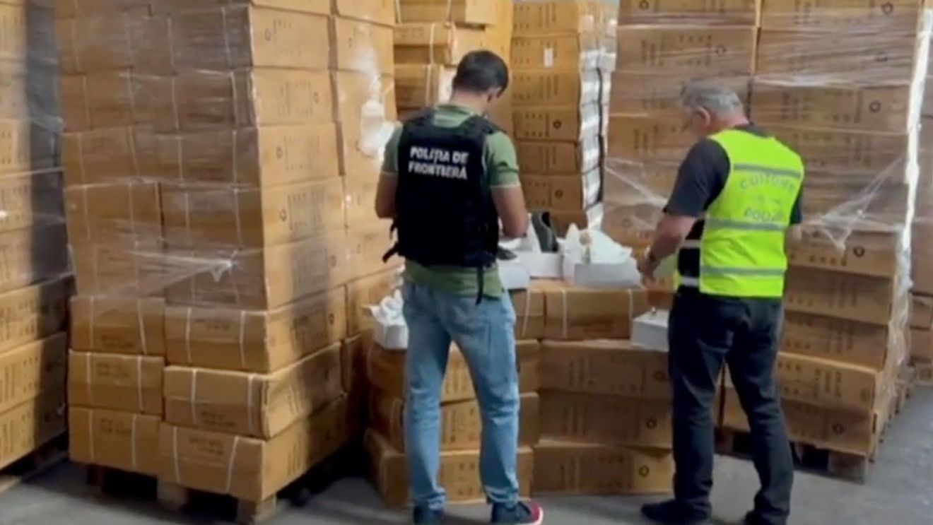 Transport de încălțăminte contrafăcută de peste 6,4 milioane de euro, descoperit de poliţiştii de frontieră în Portul Constanţa / Marfa vine din China