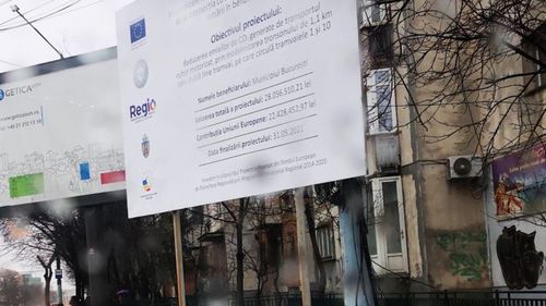 Mai multă disciplină în construcții: amendă pentru dezvoltatorii care „uită” panoul de identificare - proiect
