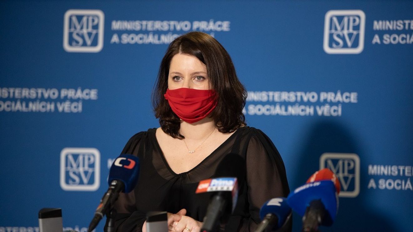 Ministrul muncii  din Cehia se scuză după ce a comparat pandemia cu al doilea război mondial / Directorului Muzeului evreiesc din Praga: Declarații lipsite de tact, având în vedere victimele Holocaustului