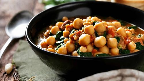 Ce este și cum se prepară „Olleta”, tocana tradițională spaniolă din Alicante / Este o combinație de leguminoase cu carne, legume și orez