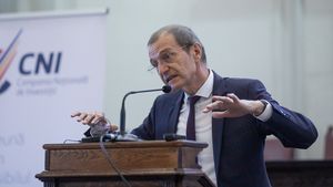 Peste 2.500 de de oameni au semnat petiția inițiată de 200 de cercetători ai Academiei Române, scriitori și profesori, printre care Mircea Cărtărescu, Radu Vancu, Ioana Pârvulescu. Ei cer Ministerului Educației „regândirea integrală” a programei propuse la română pentru clasa a IX-a: ”Conține erori impardonabile, descurajează lectura și riscă să amplifice analfabetismul funcțional”
