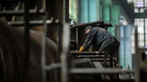 Femeile, vârstnicii, migranţii şi persoanele cu handicap pot contribui la atenuarea deficitului de forţă de muncă din UE,  potrivit unui raport al Comisiei Europene