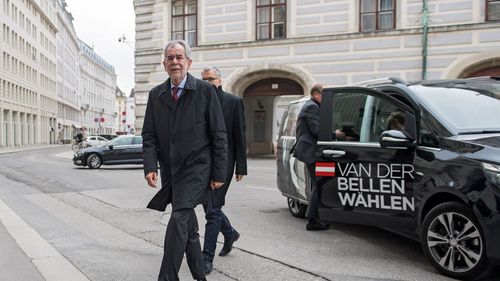 Președintele Austriei a fost prins cu soția într-un local din centrul Vienei, după ora închiderii. Alexander Van der Bellen și-a prezentat scuzele public