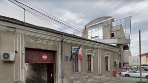 Sediul Poliţiei Locale Alba Iulia va fi renovat cu fonduri PNRR / Clădirea a fost construită între 1920 şi 1930 / Înlocuirea centralei termice nu poate fi făcută prin PNRR, au fost alocate fonduri de la bugetul local