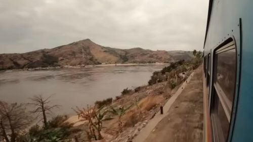 Cel puţin 60 de oameni au murit după ce o barjă care transporta peste 700 de pasageri a eşuat pe râul Congo