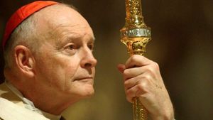Fost cardinal american, inculpat pentru agresiune sexuală asupra unui adolescent. E vorba de fostul arhiepiscop romano-catolic al Washingtonului, acum în vârstă de 91 de ani