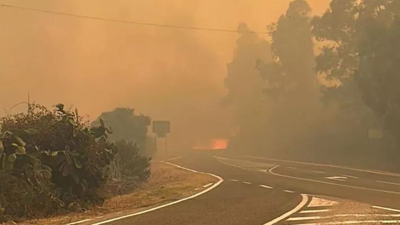 Sardinia arde de la nord la sud: Au fost evacuate  600 de persoane / Mici colțuri de paradis s-au transformat în iad / Turiștii fug de pe plaje