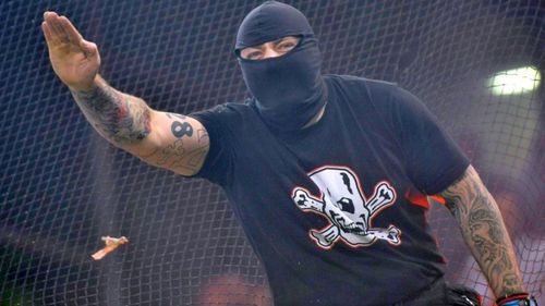 Joc murdar: Ultrașii din Serbia trec la afaceri