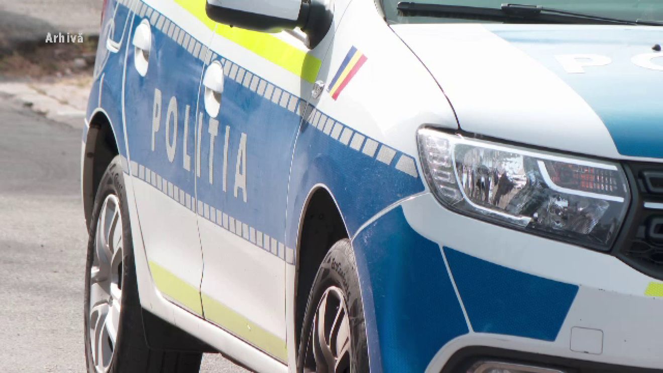 Un bărbat din Sibiu, reţinut după ce ar fi distrus geamurile de la uşa sediului PNL Deva