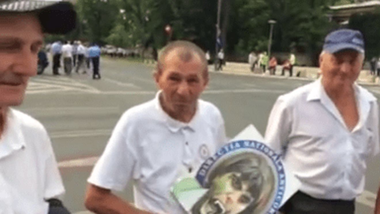 VIDEO Răspunsul unui simpatizant PSD la întrebarea: De ce ați venit la acest protest?